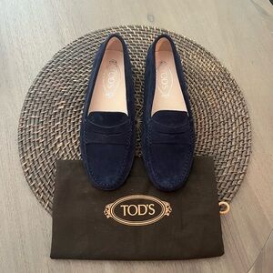 TOD’S | Gommino Driving Shoes in Suede | Navy | Women | 37.5 | NEW
